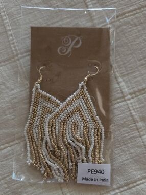 CREAM GOLD BEADED EARRINGS